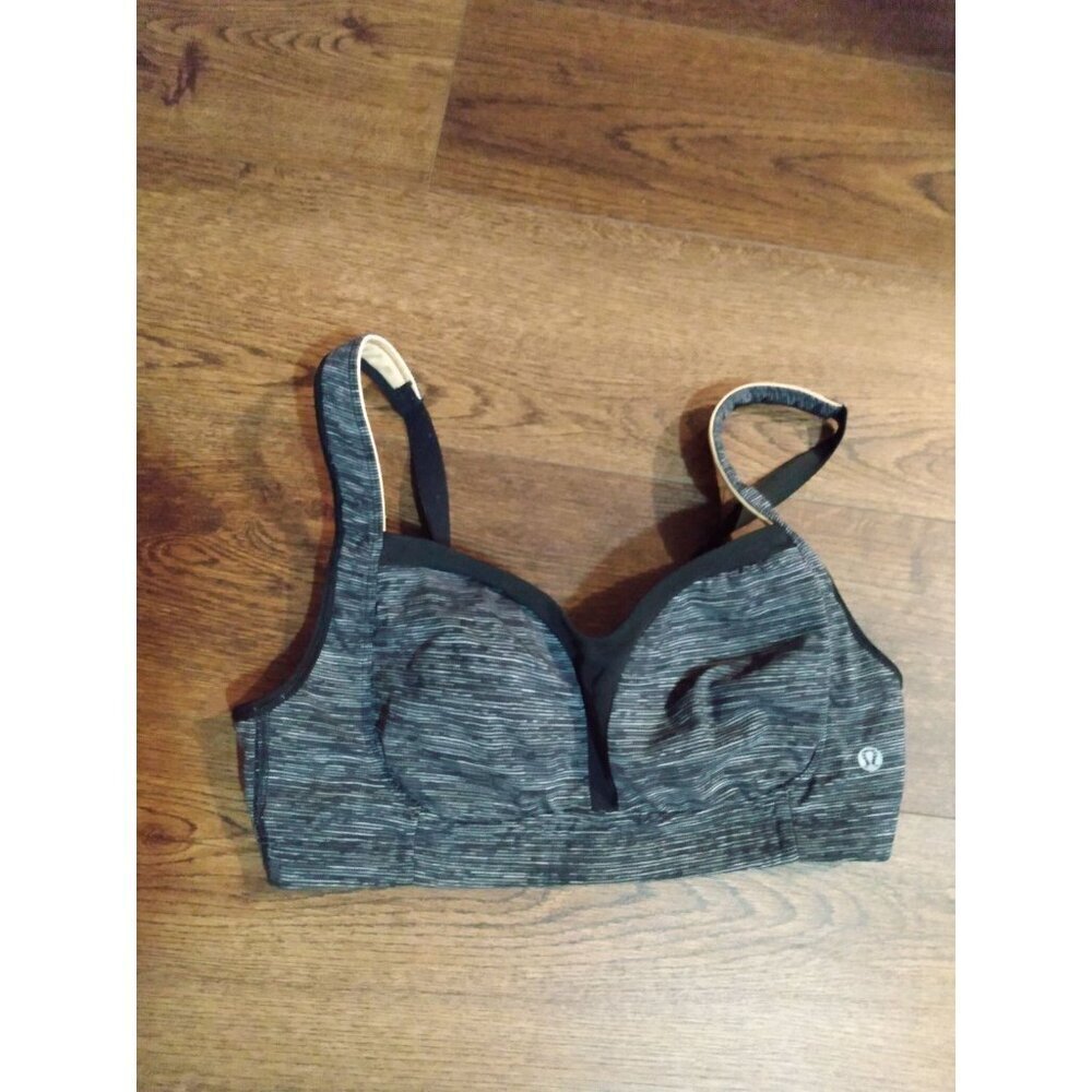Women's Lululemon Sports Bra Size 30C Adjustable Removable Pads